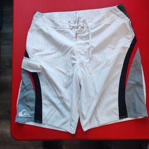 Quiksilver board short white grey black red stripe men's size 34
